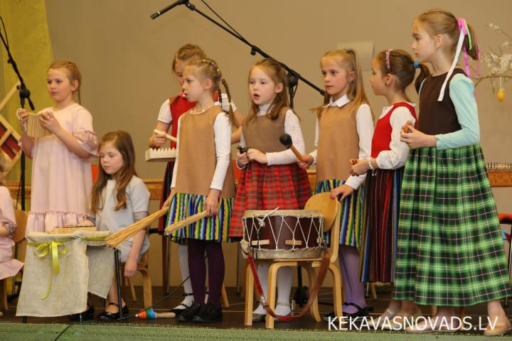 Bērnu folkloras kopa Lieldienās